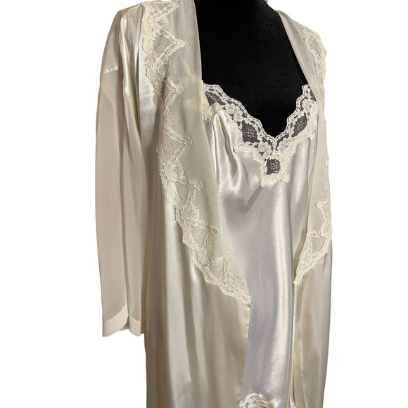 Vintage White Lace Trim Nightgown Set - Picture 10 of 11